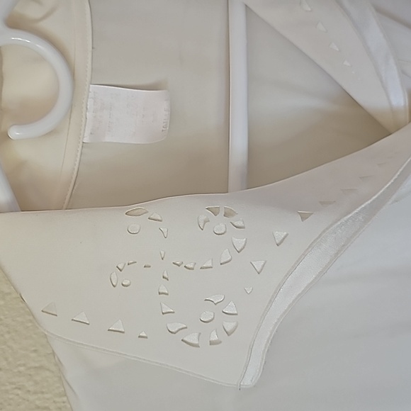 Women's off-white button down blouse - Picture 2 of 7